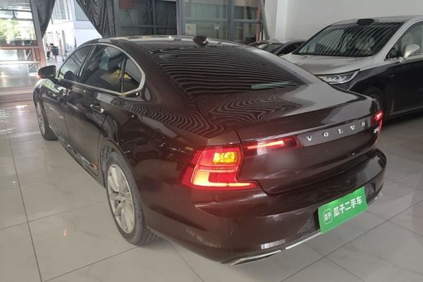 Volvo S90 2020, 59400 км, за 20395 USD