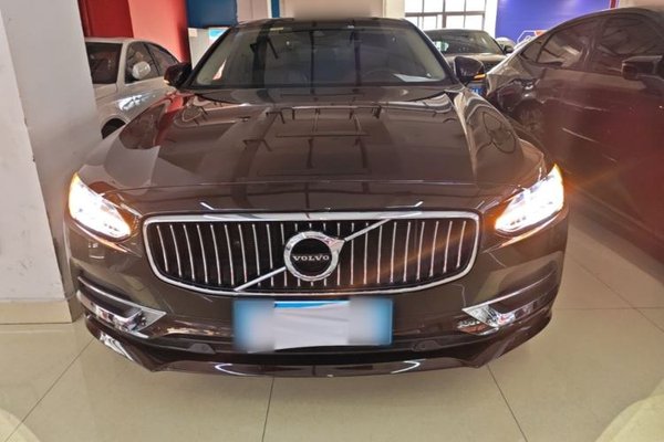 Volvo S90 2020, 71300 км, за 19893 USD