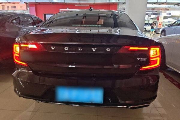 Volvo S90 2020, 71300 км, за 19893 USD