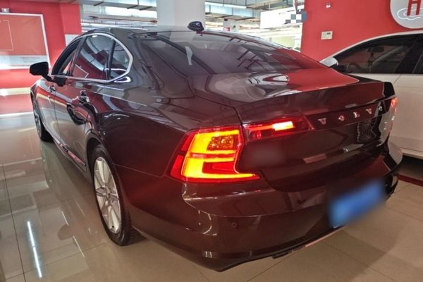 Volvo S90 2020, 71300 км, за 19893 USD