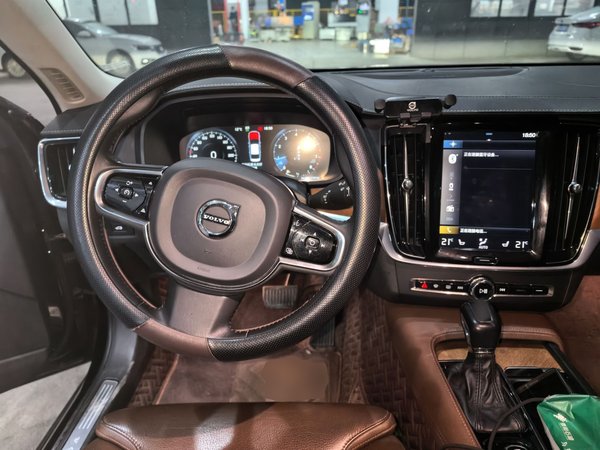 Volvo S90 2020, 149500 км, за 18587 USD - фото 15