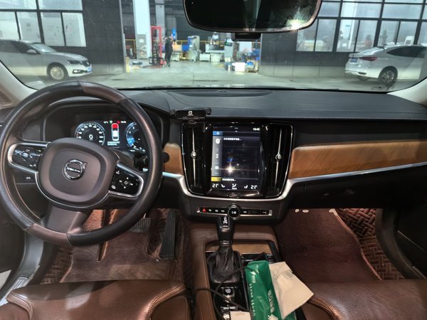 Volvo S90 2020, 149500 км, за 18587 USD - фото 17