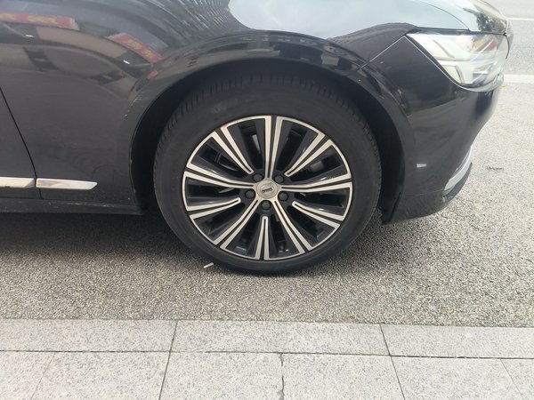 Volvo S90 2021, 131700 км, за 21538 USD