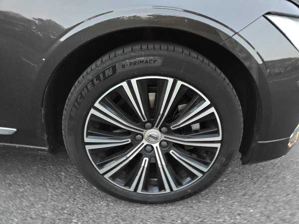 Volvo S90 2021, 67600 км, за 21049 USD