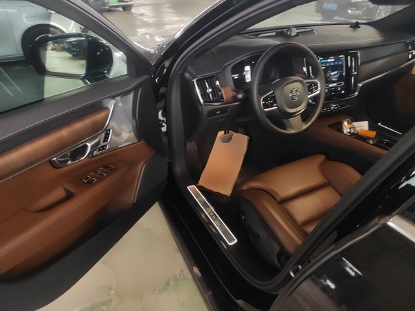 Volvo S90 2023, 16700 км, за 26743 USD - фото 19