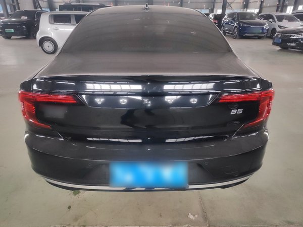 Volvo S90 2023, 16700 км, за 26743 USD