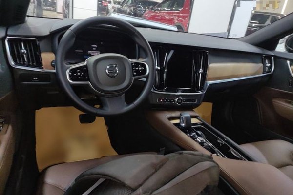Volvo S90 2025, 5700 км, за 33736 USD - фото 18