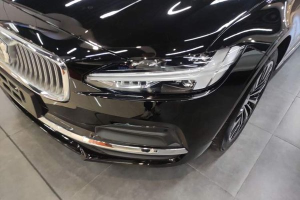 Volvo S90 2025, 5700 км, за 33736 USD - фото 9