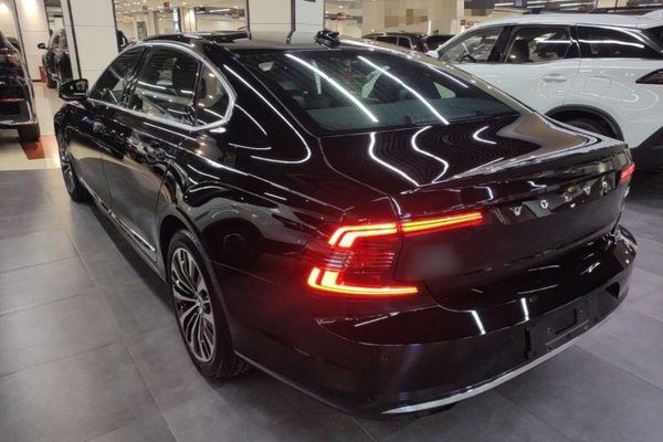 Volvo S90 2025, 5700 км, за 33736 USD
