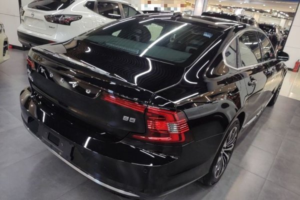 Volvo S90 2025, 5700 км, за 33736 USD - фото 6
