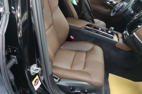 Volvo S90 2025, 5700 км, за 33736 USD - фото 28
