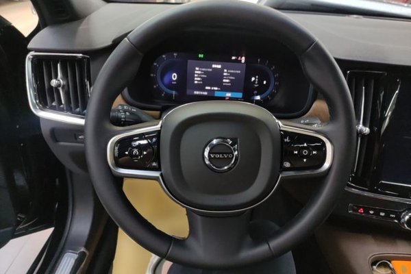 Volvo S90 2025, 5700 км, за 33736 USD - фото 19