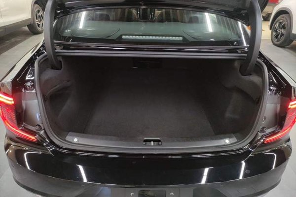 Volvo S90 2025, 5700 км, за 33736 USD - фото 27