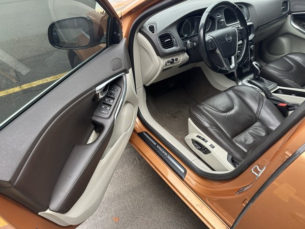 Volvo V40 2014, 199200 км, за 6368 USD - фото 31