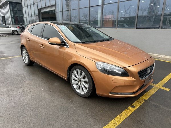 Volvo V40 2014, 199200 км, за 6368 USD