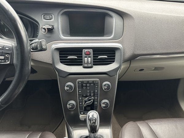 Volvo V40 2014, 199200 км, за 6368 USD - фото 26