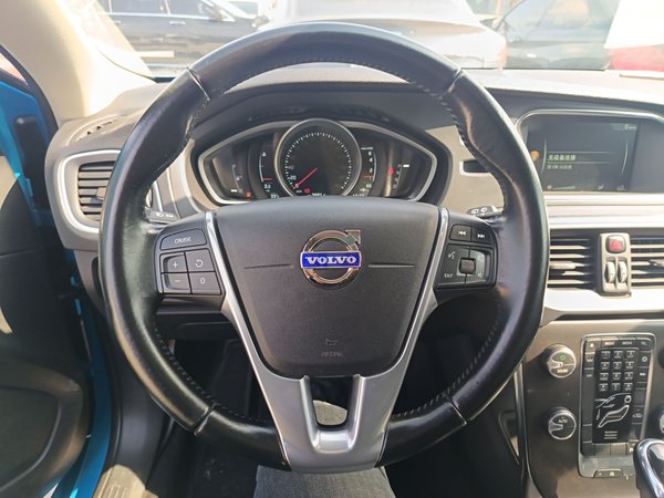 Volvo V40 2015, 120000 км, за 7692 USD - фото 10