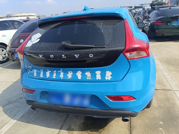 Volvo V40 2015, 120000 км, за 7692 USD