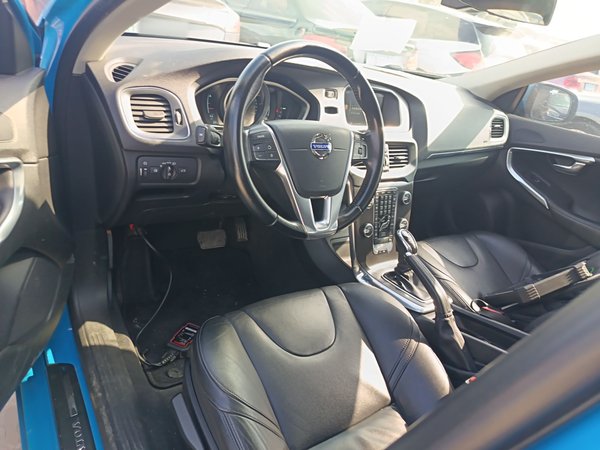Volvo V40 2015, 120000 км, за 7692 USD - фото 9
