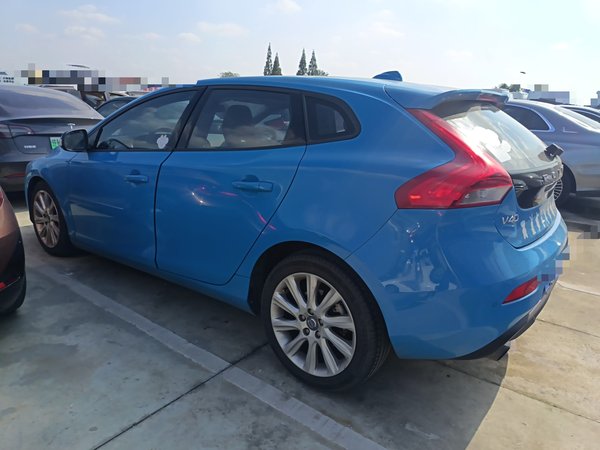 Volvo V40 2015, 120000 км, за 7692 USD