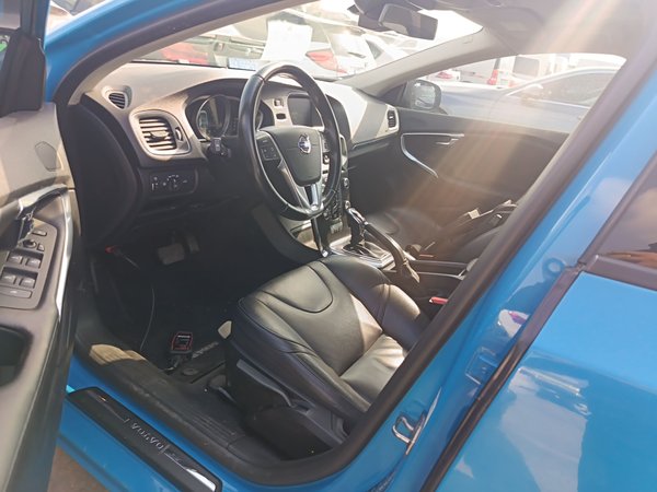 Volvo V40 2015, 120000 км, за 7692 USD - фото 14