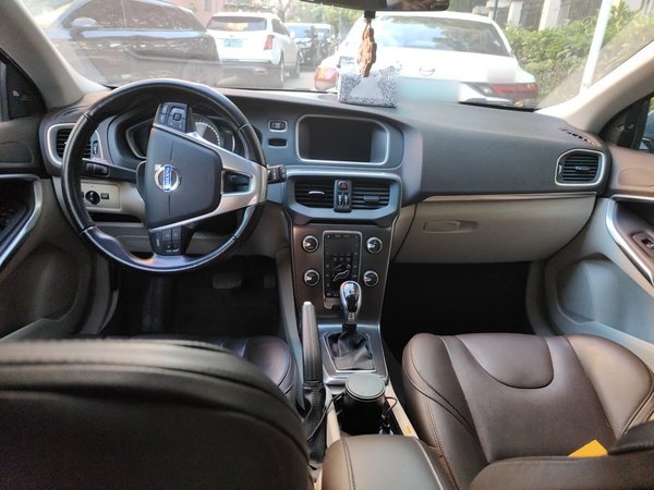 Volvo V40 2015, 84000 км, за 4798 USD - фото 10
