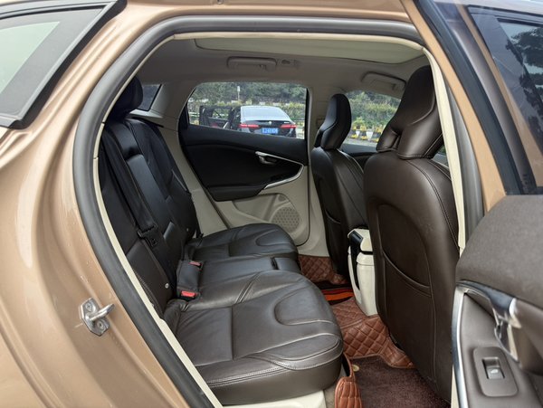 Volvo V40 2015, 102400 км, за 6203 USD - фото 15