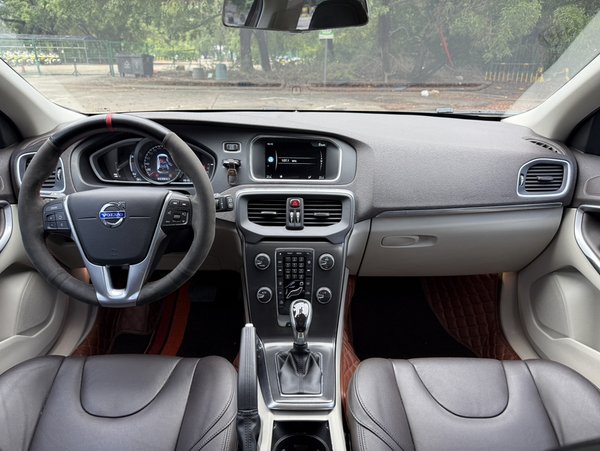 Volvo V40 2015, 102400 км, за 6203 USD - фото 10