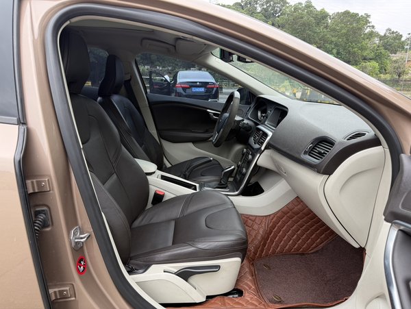 Volvo V40 2015, 102400 км, за 6203 USD - фото 14
