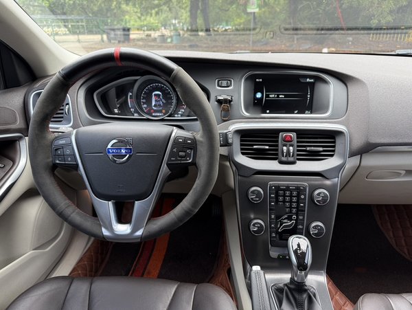 Volvo V40 2015, 102400 км, за 6203 USD - фото 11