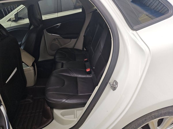 Volvo V40 2015, 155100 км, за 5548 USD - фото 16