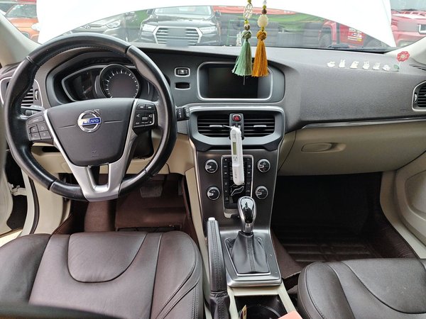 Volvo V40 2015, 155100 км, за 5548 USD - фото 9