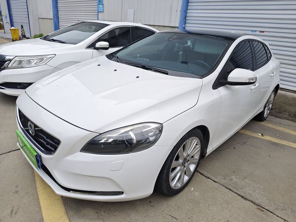 Volvo V40 2015 1.6T Zhiyi Edition