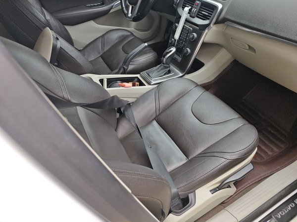Volvo V40 2015, 155100 км, за 5548 USD - фото 24