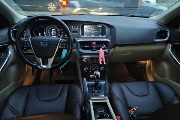Volvo V40 2015, 32000 км, за 5485 USD - фото 9