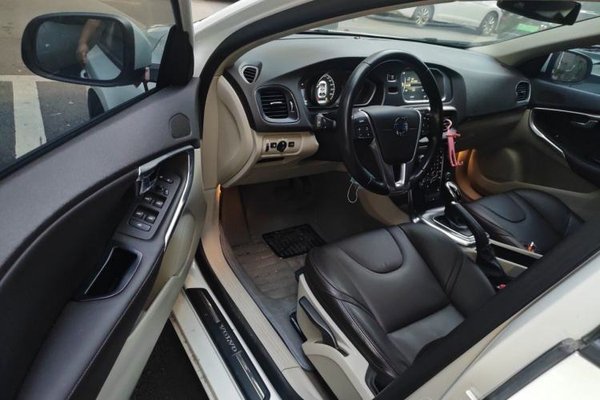 Volvo V40 2015, 32000 км, за 5485 USD - фото 16