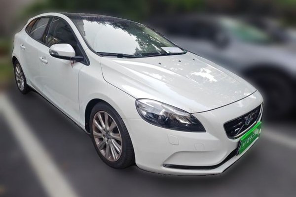 Volvo V40 2015, 32000 км, за 5485 USD