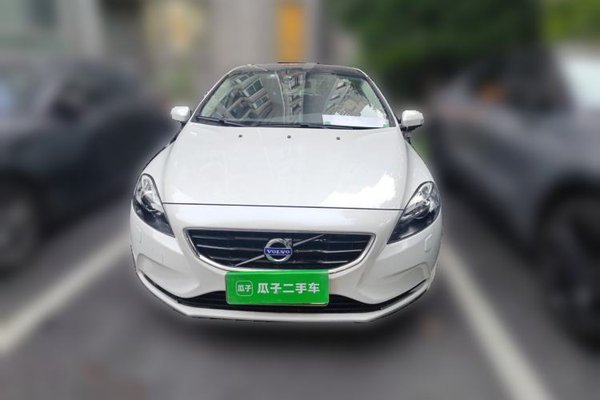 Volvo V40 2015, 32000 км, за 5485 USD