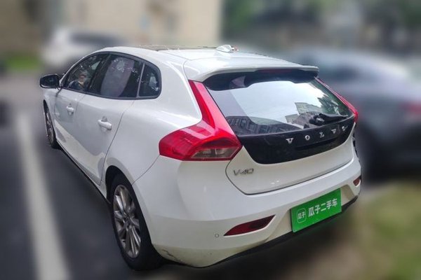 Volvo V40 2015, 32000 км, за 5485 USD