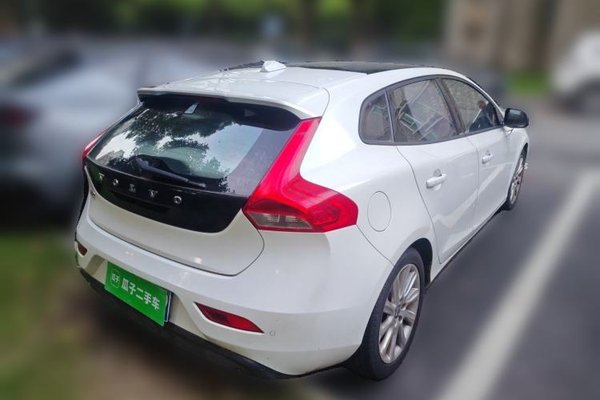 Volvo V40 2015, 32000 км, за 5485 USD - фото 6