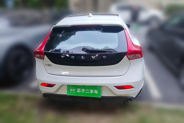 Volvo V40 2015, 32000 км, за 5485 USD