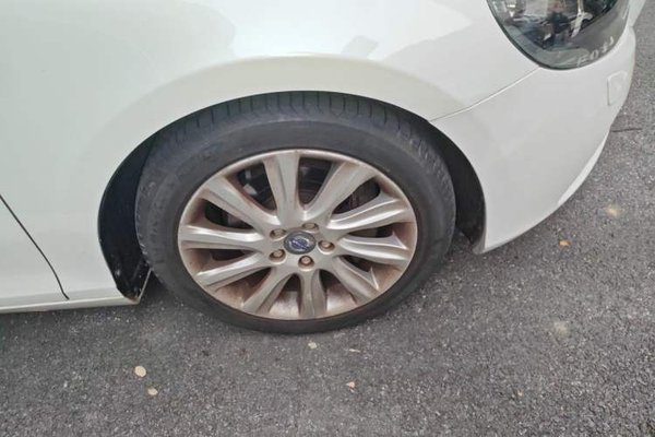 Volvo V40 2015, 32000 км, за 5485 USD - фото 8