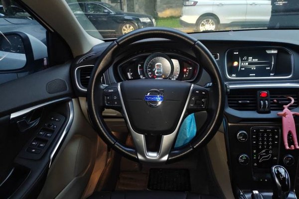 Volvo V40 2015, 32000 км, за 5485 USD - фото 10