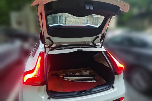 Volvo V40 2015, 32000 км, за 5485 USD - фото 19