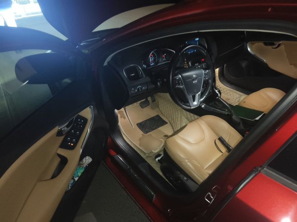 Volvo V40 2017, 93800 км, за 5751 USD - фото 17