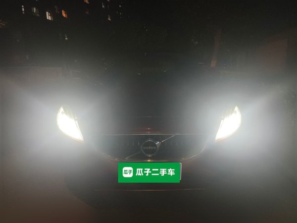 Volvo V40 2017, 93800 км, за 5751 USD