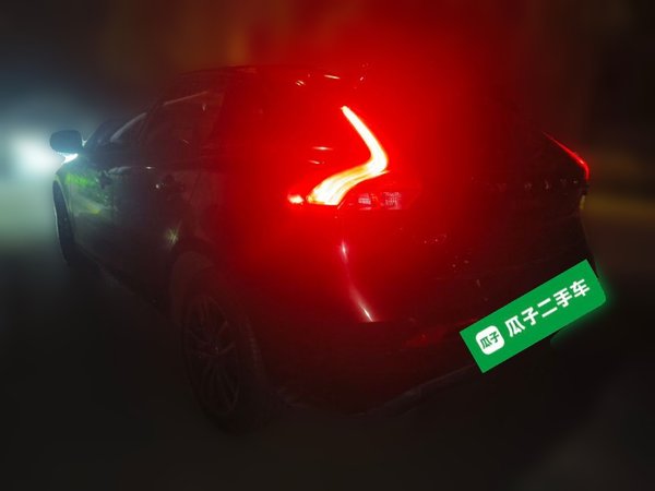 Volvo V40 2017, 93800 км, за 5751 USD