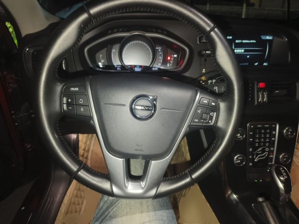 Volvo V40 2017, 93800 км, за 5751 USD - фото 11