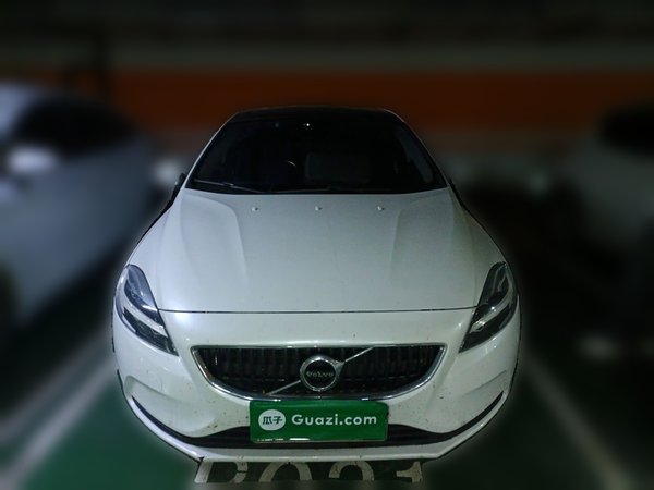 Volvo V40 2017, 108900 км, за 5985 USD