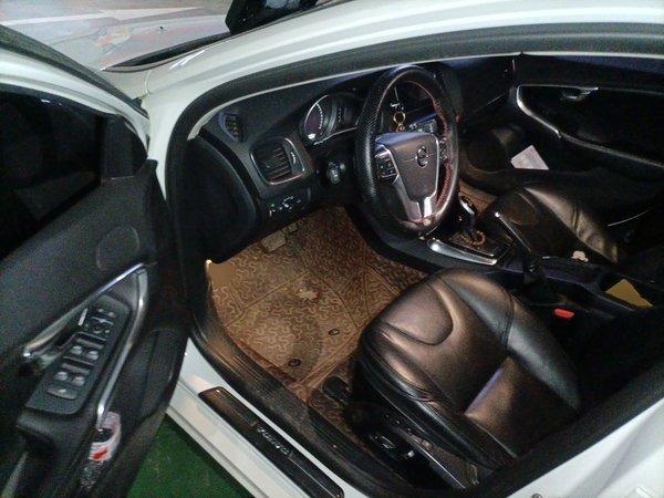 Volvo V40 2017, 108900 км, за 5985 USD - фото 17